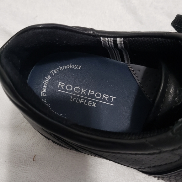 Ecco Comfort Shoes - Picture 2 of 3